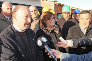 El intendente Jos� Inza recorri� las obras de construcci�n del Barrio Oscar Bidegain